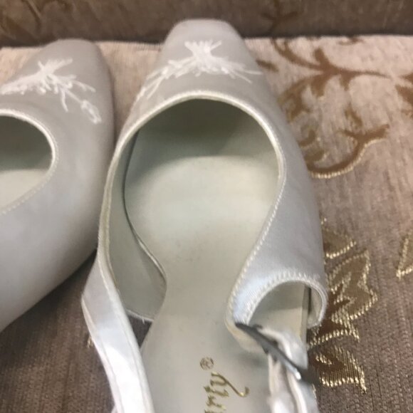 Dye-Able White Embroidered Roses Satin Slingback, Formal Pump Dress Shoe Wedding - Picture 11 of 16